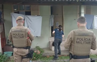 Mulher é encontrada morta dentro de casa no Centro de Içara