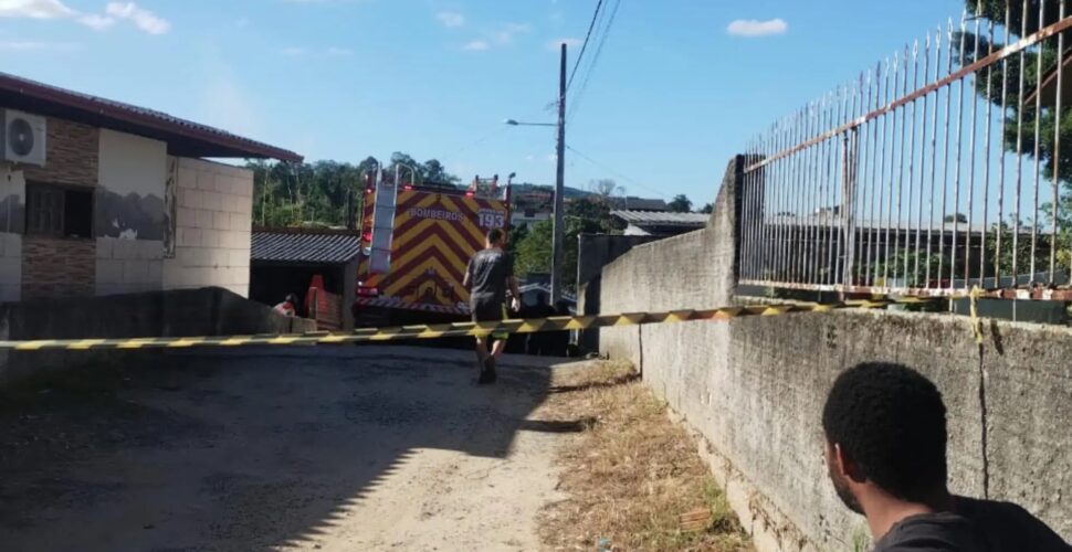 Princípio de incêndio em kitnet é rapidamente controlado em Criciúma