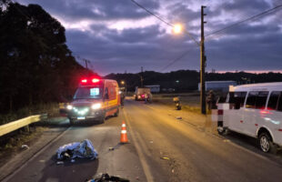 Colisão entre moto e van deixa homem morto em Nova Veneza