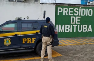 Homem com mandado por estupro de vulnerável é preso pela PRF na BR-101, em Laguna