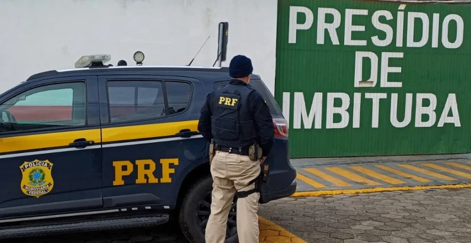Homem com mandado por estupro de vulnerável é preso pela PRF na BR-101, em Laguna