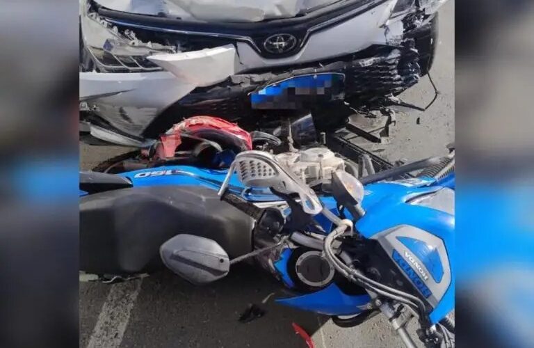 Veículo desgovernado atinge carros e mobiliza equipes de emergência em Criciúma