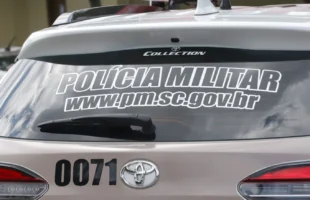 Homem é preso após agredir companheira e fugir com o filho em Siderópolis
