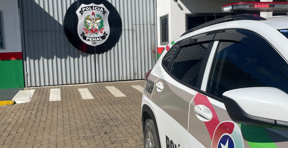Polícia Militar prende mulher com mandado de prisão por furto em Lauro Müller