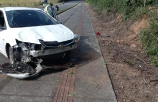 Idoso é hospitalizado após perder controle de veículo em Urussanga