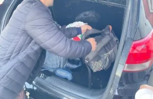 Em Laguna, jovem sob tutela judicial é localizada na casa do namorado e devolvida à mãe