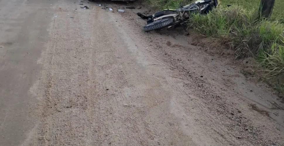 Motociclista sofre queda após colisão frontal em Morro da Fumaça