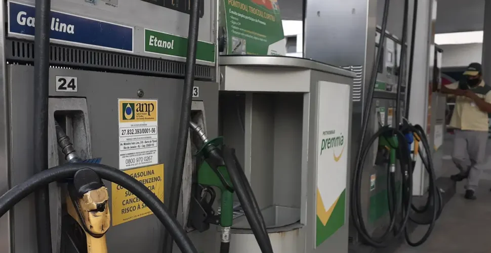 Petrobras reduz preço da gasolina A para as distribuidoras
