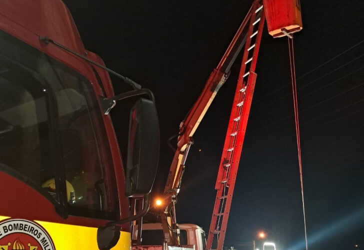 Trabalhador é resgatado a seis metros de altura após falha em caminhão munk em Nova Veneza