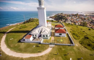 Farol de Santa Marta completa 134 anos com eventos e visitação gratuita em Laguna