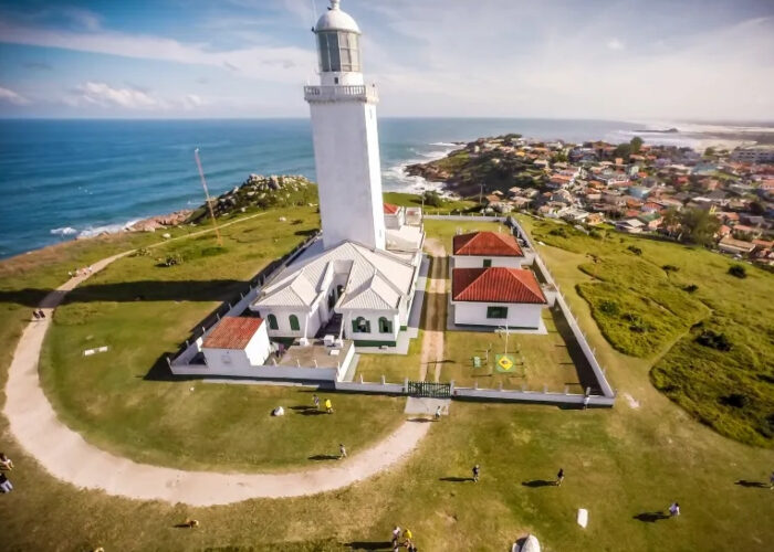 Farol de Santa Marta completa 134 anos com eventos e visitação gratuita em Laguna