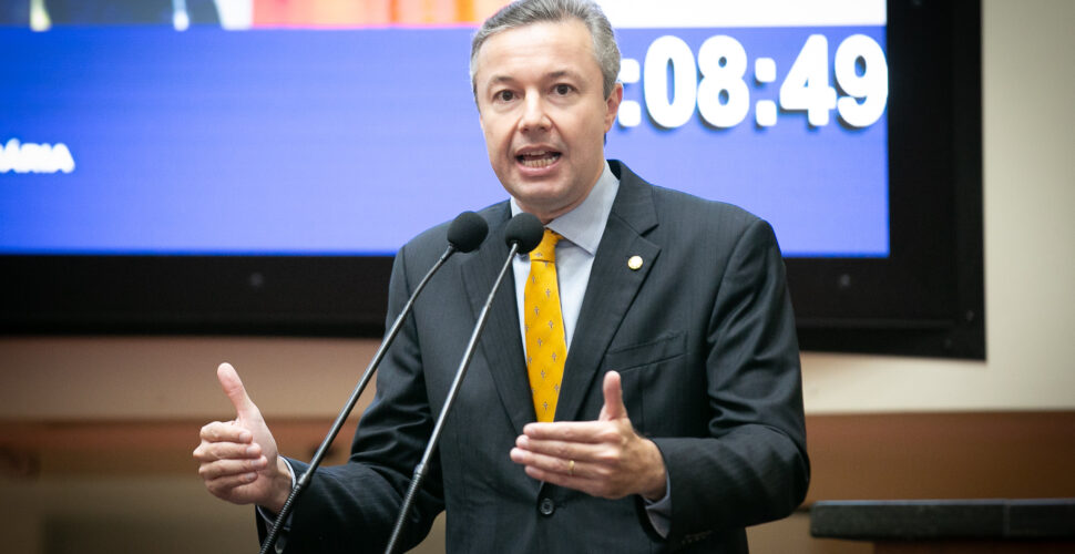 Napoleão quer responsabilização do Estado por endividamento de candidatos ao Universidade Gratuita