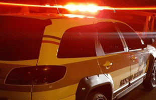 Caminhoneiro é encontrado morto dentro do veículo em Morro da Fumaça