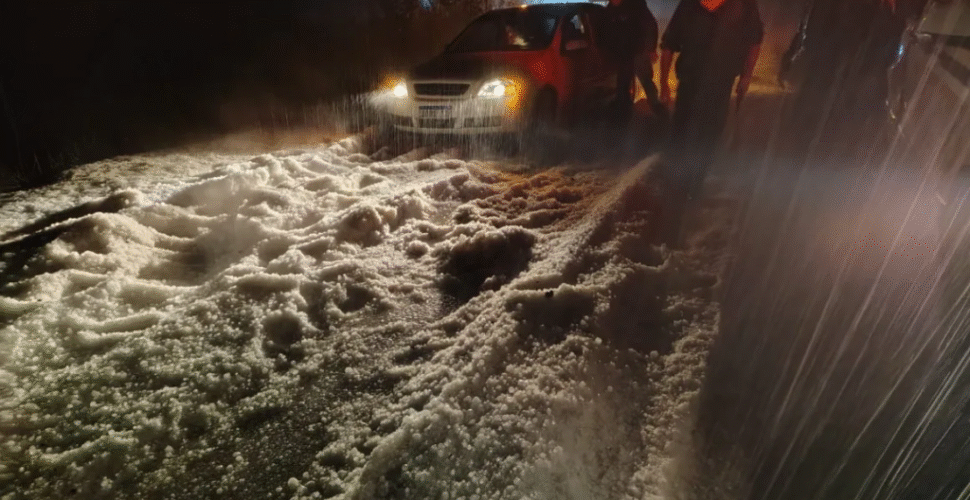 Granizo que atingiu a ERS-486 em Itati chama atenção