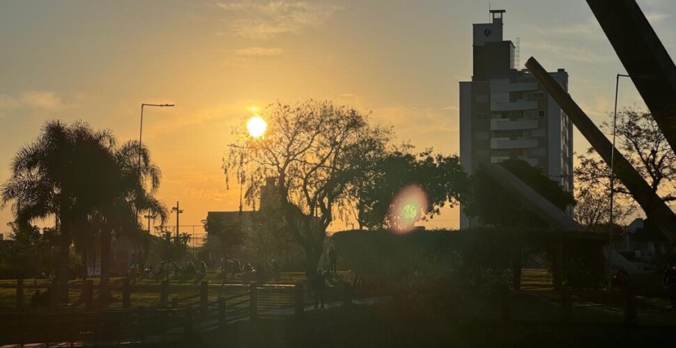 Sol predomina no início da semana em SC, mas frente fria chega na quinta