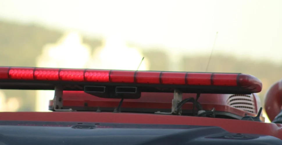 Dupla armada rouba carro e agride jovens em Criciúma; veículo foi abandonado após fuga e acidente