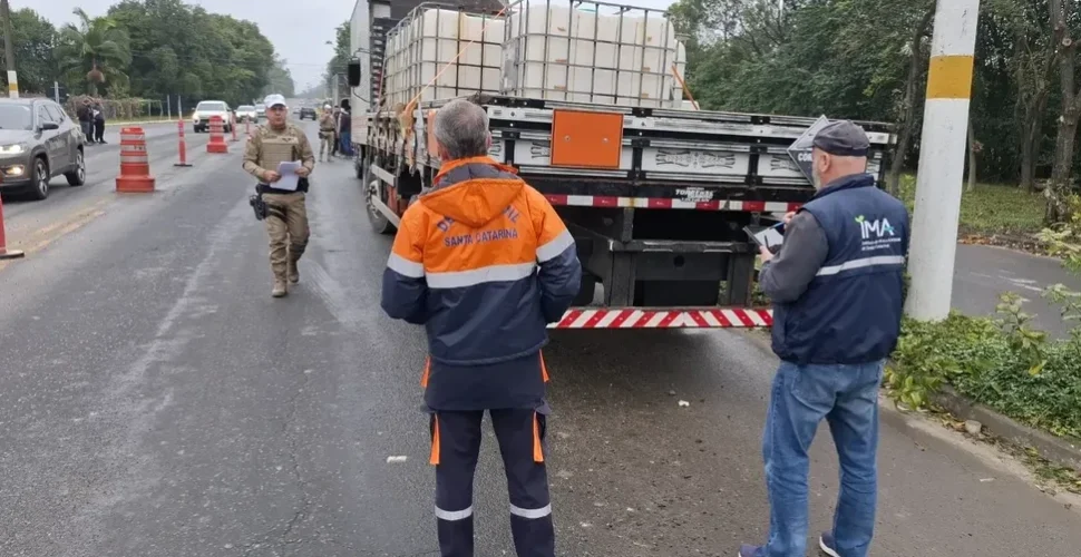 Operações em Içara e Cocal do Sul fiscalizam transporte de produtos perigosos