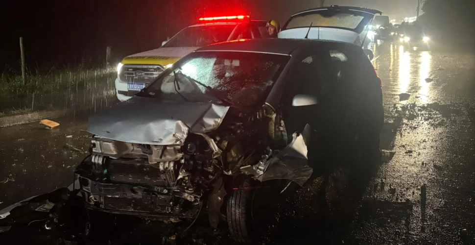 Colisão entre carro e caminhonete deixa quatro feridos na SC-108, em Urussanga