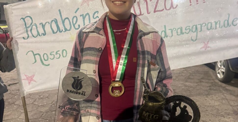 De Pedras Grandes para o Pódio Nacional: Luiza Constante Vice-Campeã de Laço e Mira o Rodeio Milionário