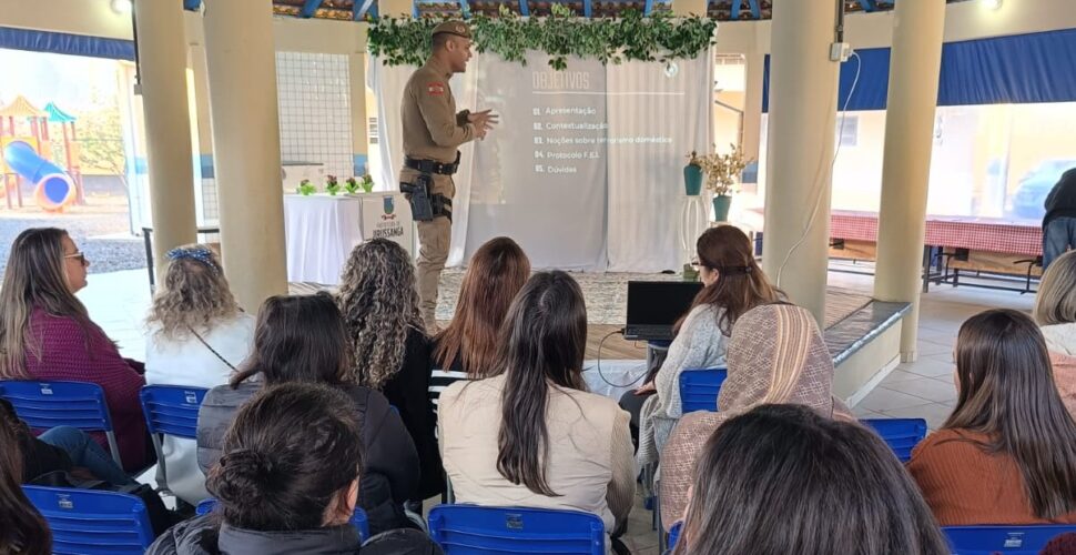 Profissionais da Educação são capacitados pela Polícia Militar para situações de emergência em Urussanga