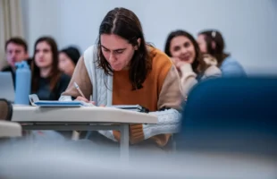 Inscrições abertas para o Universidade Gratuita e Fumdesc para o segundo semestre de 2025