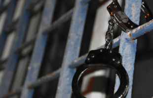 Homem com mandado de prisão por ameaça é detido em São Ludgero