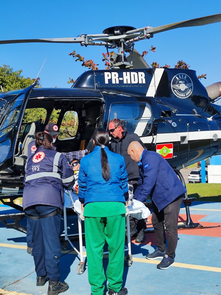 Paciente vítima de agressão com motosserra é transferido de helicóptero de Jacinto Machado para Araranguá