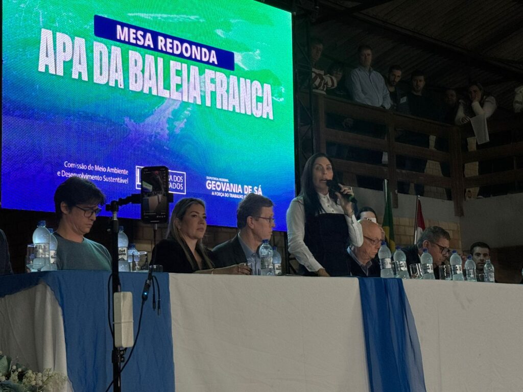 Jaguaruna recebe audiência pública com grande público para discutir APA da Baleia Franca