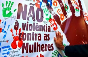 Mulher é rendida e agredida em assalto com extorsão em Jaguaruna