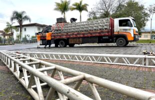 Estrutura da 24ª Festa do Colono de Siderópolis começa a ser montada