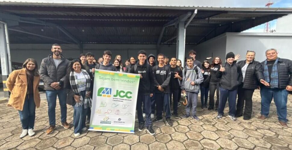 Jovens de Braço do Norte viram líderes do futuro em programa revolucionário de cooperativismo na Cerbranorte