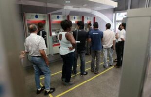 Procon intensifica fiscalização e bancos de Tubarão poderão ser multados por filas longas