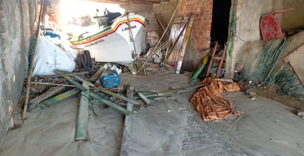 Ciclone extratropical atinge o litoral sul de Santa Catarina e causa destruição no Farol de Santa Marta