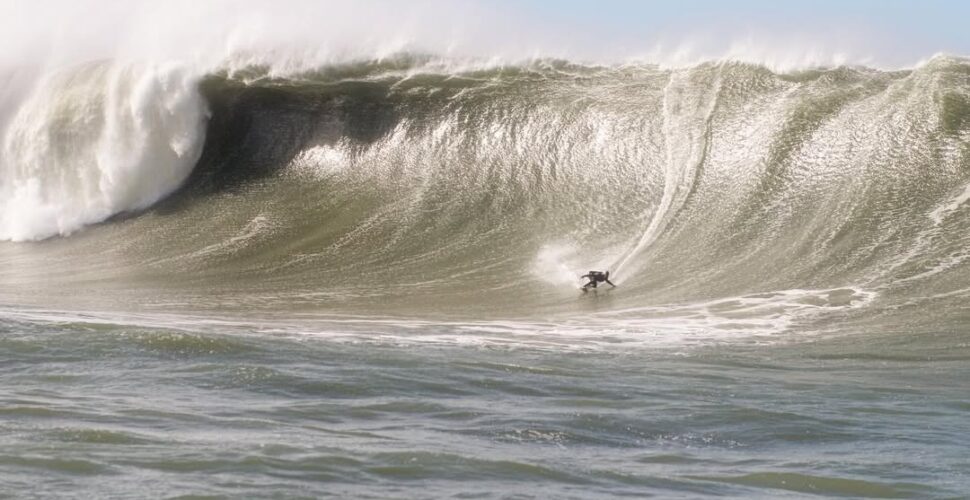 Laje da Jagua recebe sessão histórica de big surf com ondas gigantes provocadas por ciclone