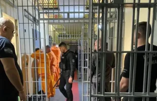 Justiça libera 89 presos por falta de vagas em penitenciária de SC