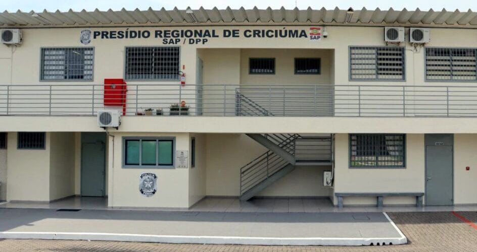 Fugitivo causa caos em Criciúma após fuga e é recapturado em perseguição tensa