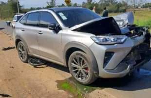 Jovem fica gravemente ferido em colisão entre carro e bicicleta em Forquilhinha