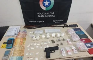 Casal é preso por tráfico de drogas e posse de arma em Sombrio