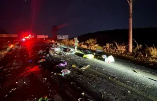 Homem tem perna amputada após colisão entre carroça e caminhão em Içara