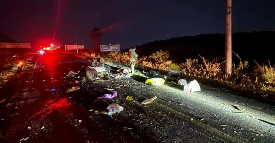 Homem tem perna amputada após colisão entre carroça e caminhão em Içara
