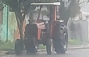 Trator roubado em Balneário Arroio do Silva é encontrado em Canoas (RS)