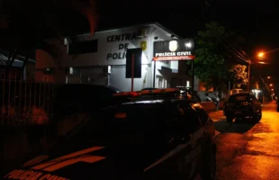 Mãe desconfia, coloca celular gravar e flagra marido estuprando filha em Araranguá