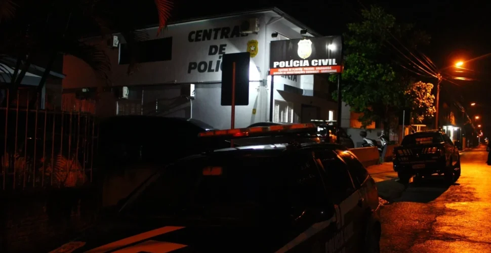 Mãe desconfia, coloca celular gravar e flagra marido estuprando filha em Araranguá