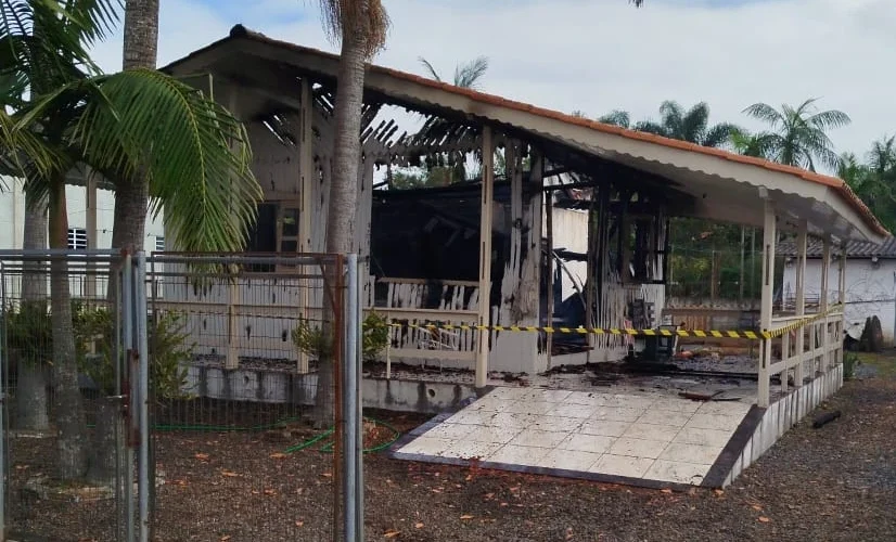 Incêndio atinge casa em Turvo e mobiliza Corpo de Bombeiros