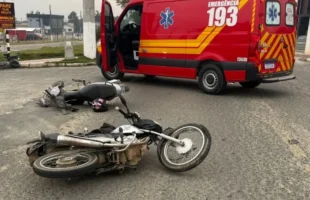 Colisão entre motos deixa idosa ferida em Morro da Fumaça