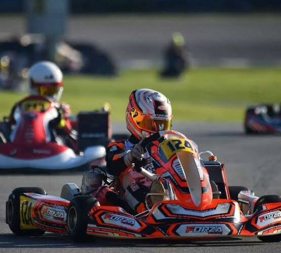 Mais de 100 pilotos aceleram em corrida de kart que resgata tradição em Orleans