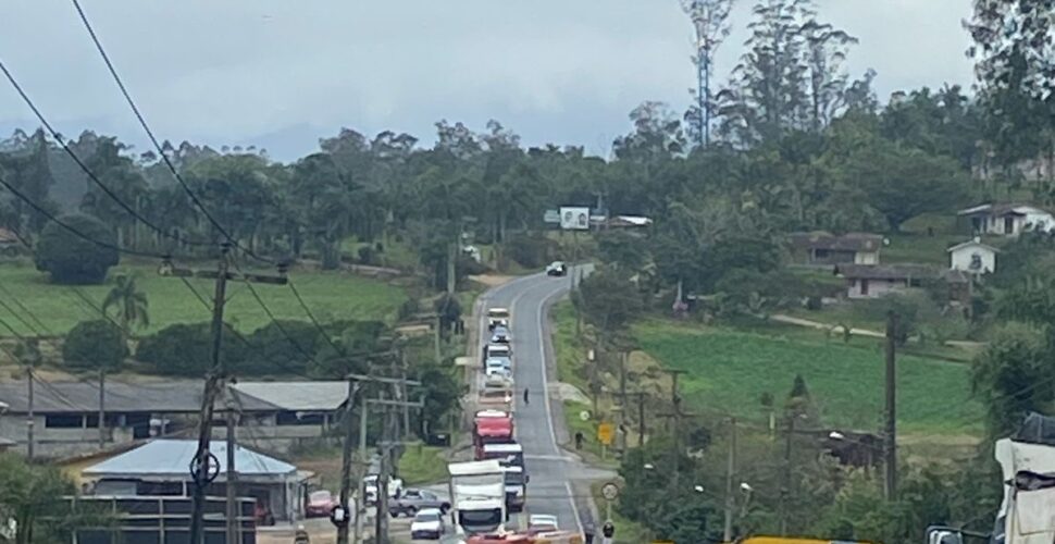 Carro em Chamas Interdita Rodovia SC-390 em Oratório, Próximo a Lauro Müller