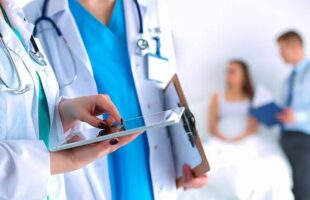 CRICIÚMA APROVA INTERNAÇÃO FORÇADA: POLÊMICA OU SALVAÇÃO PARA DEPENDENTES QUÍMICOS E PESSOAS EM SURTO?