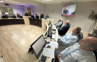 Vaga com salário de R$ 6,2 mil! Câmara de Orleans abre seleção para Assessor Jurídico