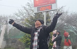 Do calor amazônico ao frio catarinense: Turista chora ao ver neve pela primeira vez em SC
